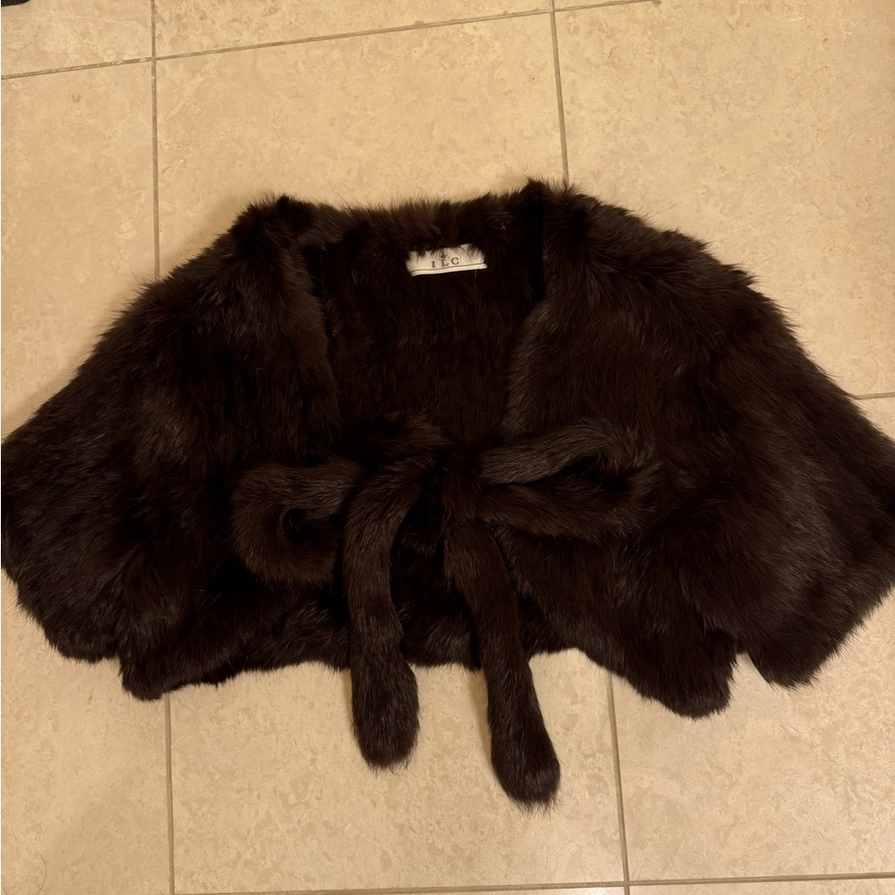 Real fur cape with short sleeves